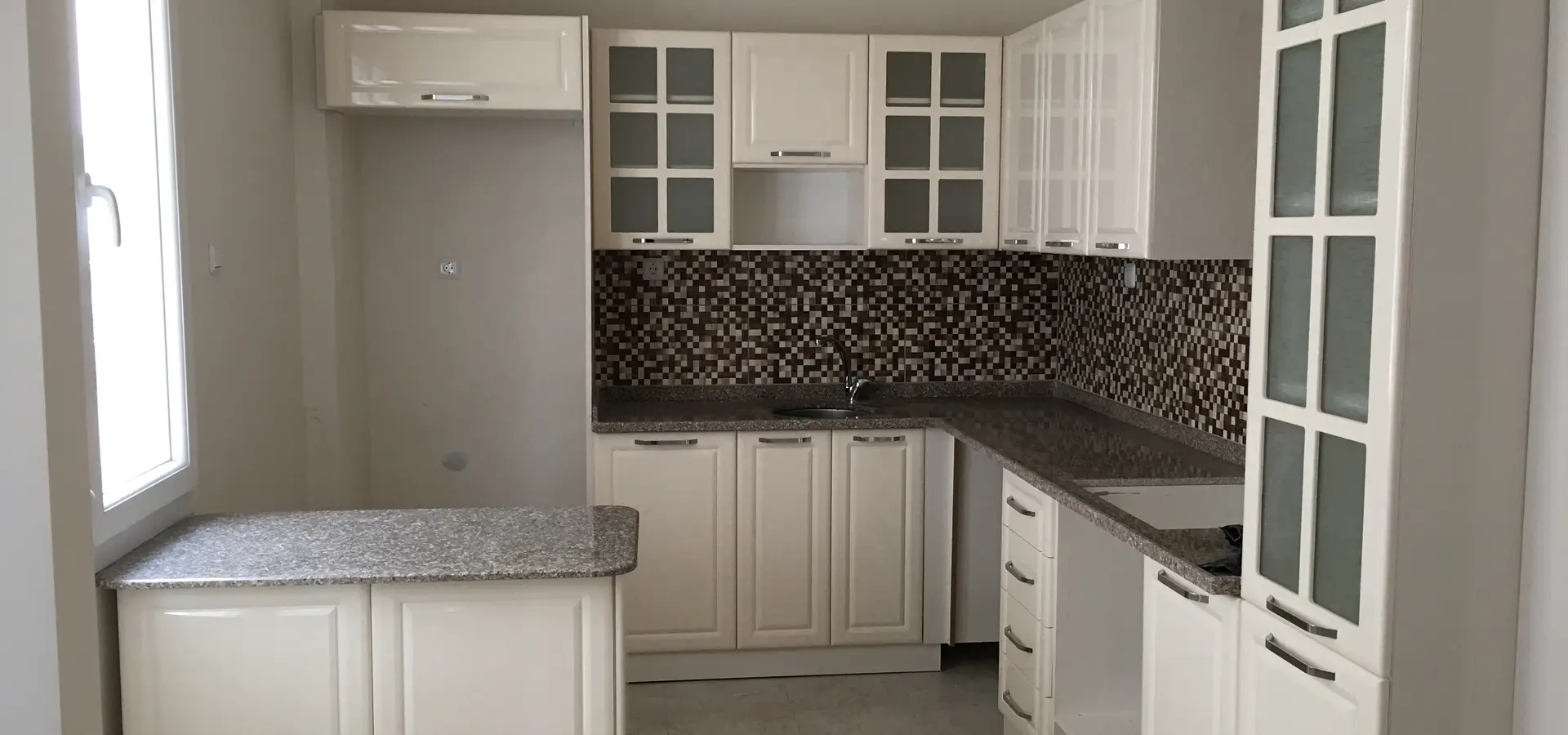 Bayraklı Tadilatcı